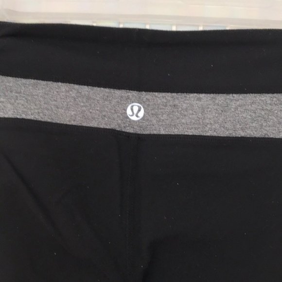 Lululemon Groove Crops/Clam Diggers Black Size 4 - Picture 2 of 7